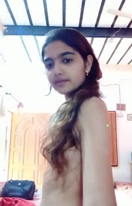 Extremely cute 18 girl indian real porn showing mms