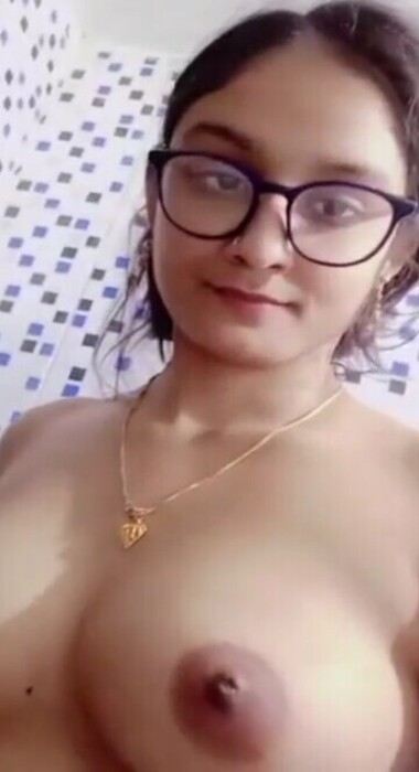 Extremely cute 18 babe indian xxx vidio show big boobs mms