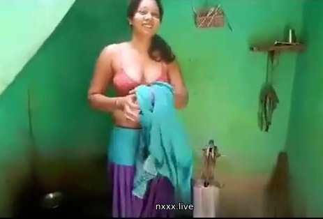 Beautiful big boobs girl indian xxx video bathing outdoor mms