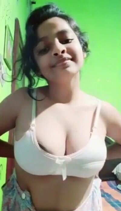 Extremely cute 18 babe new desi porn showing big boobs mms