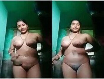 Tamil mallu hot desi bhabi pron showing big tits bathing mms