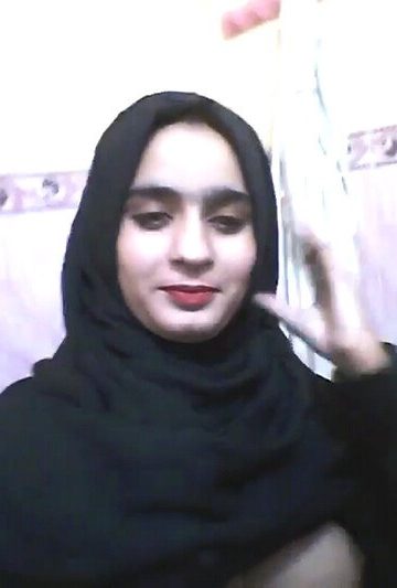 Very-beautiful-paki-girl-pakistani-pirn-showing-nice-boobs-mms.jpg