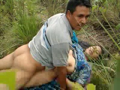 Uncle-fucking-sexy-young-girl-dasi-xxx-video-outdoor-mms.jpg