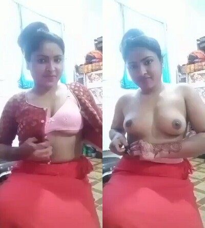 Desi-very-beautiful-18-girl-new-desi-porn-showing-bf-nude-mms.jpg