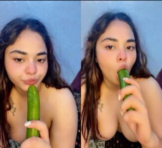 Hottest-horny-babe-indian-nangi-play-with-cucumber.jpg